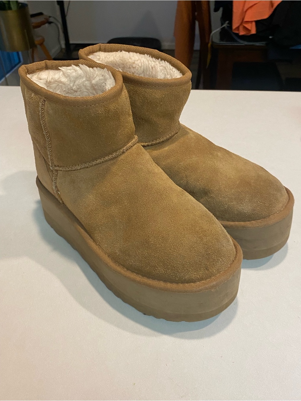 UGG CLASSIC MINI PLATFORM
BOOT BOOTIE ANKLE TAN BROWN WOMENS GIRLS SZ 6 EU 37